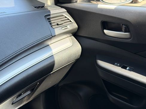 Used 2015 Honda CR-V LX image 29