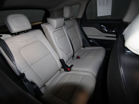 Used 2025 Lincoln Corsair AWD w/ Equipment Group 101A image 23