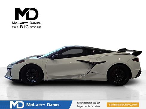 Used 2026 Chevrolet Corvette Z06 RWD image 2