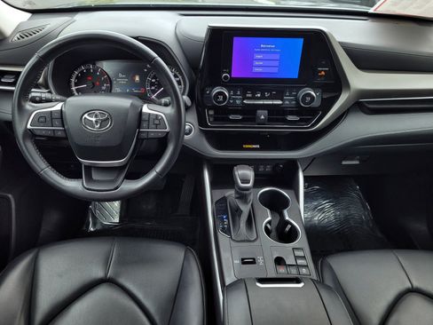 Certified 2024 Toyota Highlander XLE image 14