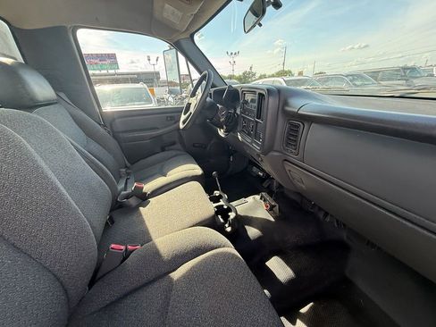 Used 2006 Chevrolet Silverado 3500 2WD Regular Cab w/ Heavy-Duty Power Package image 21
