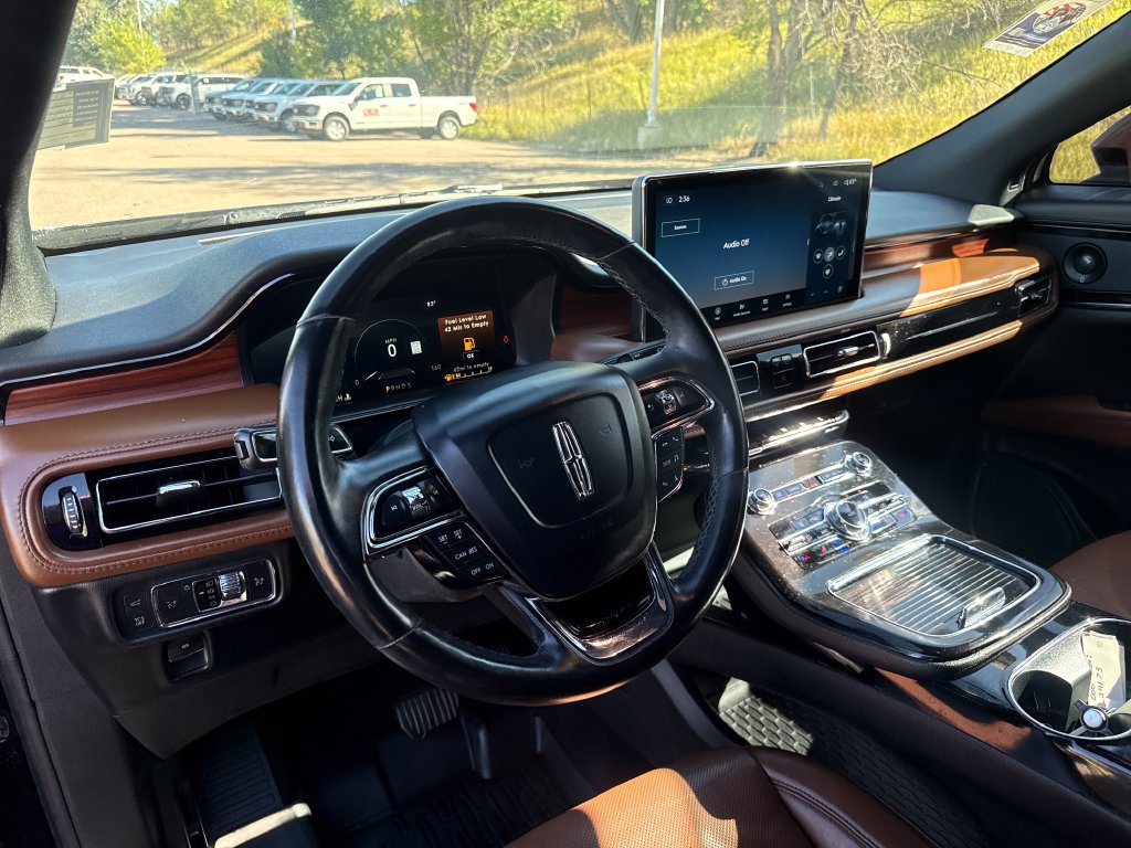 Used 2022 Lincoln Nautilus Reserve w/ Luxury Package AWD/4WD image 14
