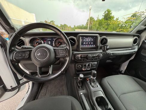 Used 2022 Jeep Wrangler Sport AWD/4WD image 8