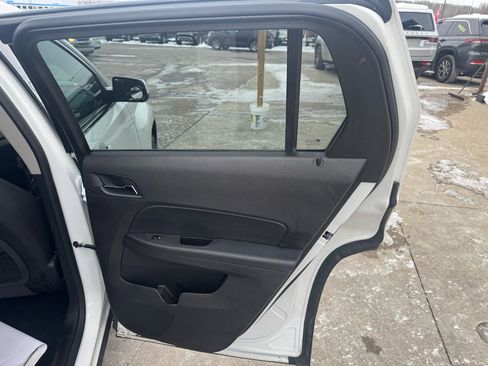 Used 2015 GMC Terrain SLE image 17