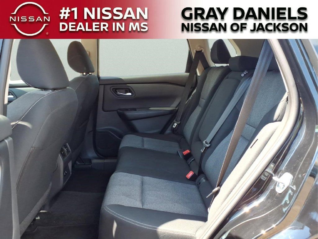 Used 2025 Nissan Rogue SV FWD image 26