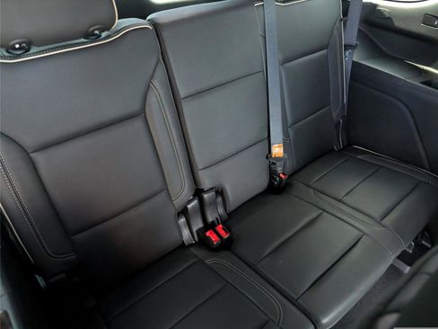 Used 2023 GMC Yukon SLT RWD image 34