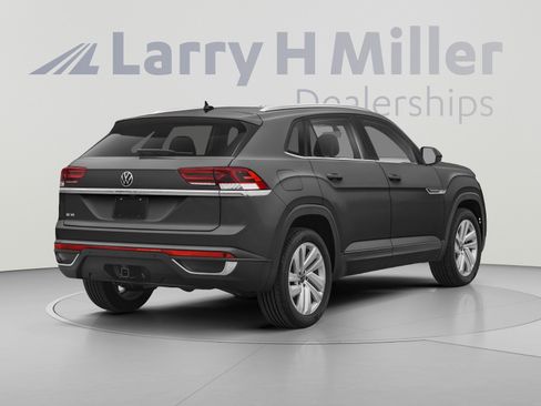 Used 2023 Volkswagen Atlas Cross Sport SE FWD image 2