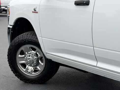 Used 2024 RAM 2500 Tradesman w/ Chrome Appearance Group image 9