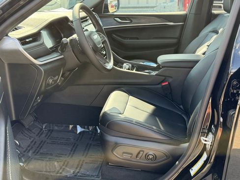 New 2025 Jeep Grand Cherokee Limited AWD/4WD image 14
