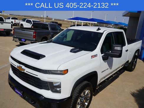 Used 2025 Chevrolet Silverado 2500 Custom w/ Custom Value Package image 16