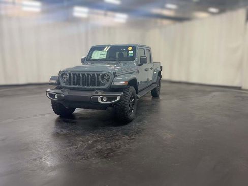 New 2026 Jeep Gladiator Sport image 3