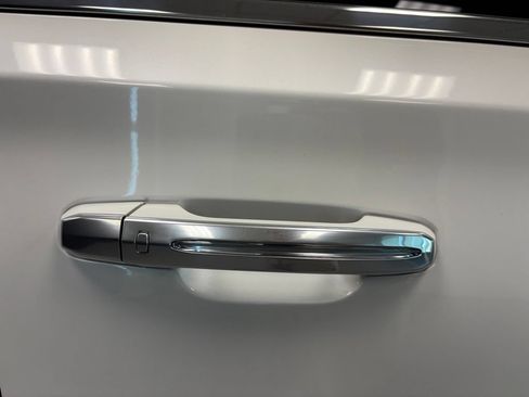 Used 2018 Cadillac Escalade Platinum AWD/4WD image 12