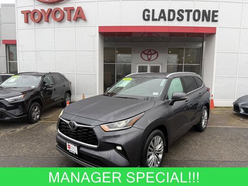 Used 2022 Toyota Highlander Platinum image 1