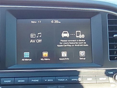 Used 2017 Hyundai Elantra SE image 19