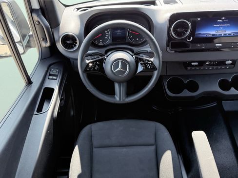 Used 2025 Mercedes-Benz Sprinter 2500 image 42