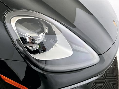 Used 2023 Porsche Cayenne image 26