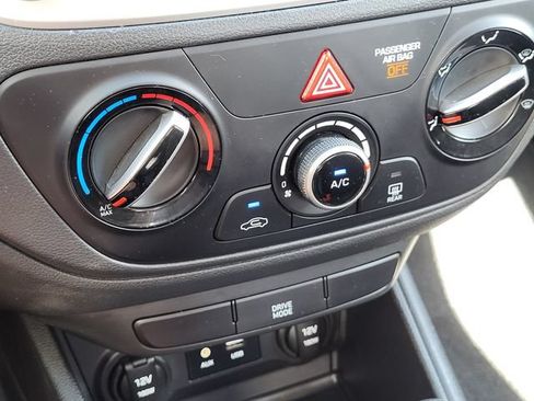 Used 2020 Hyundai Accent SEL FWD image 19