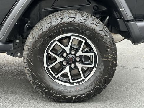 Used 2026 Jeep Wrangler Unlimited Rubicon AWD/4WD image 8