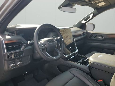 Certified 2025 GMC Yukon XL Denali image 30