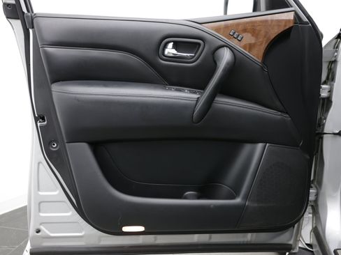 Used 2018 INFINITI QX80 4WD w/ Driver Assistance Package image 14