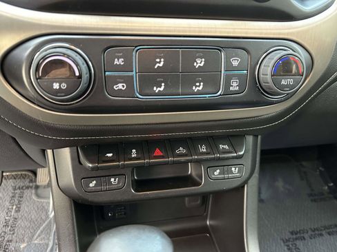 Used 2022 GMC Canyon Denali image 28