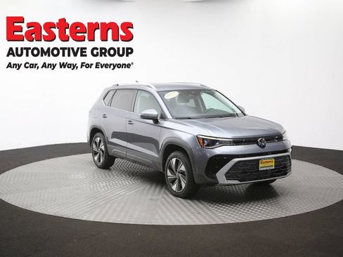 Used 2025 Volkswagen Taos SE AWD/4WD image 48