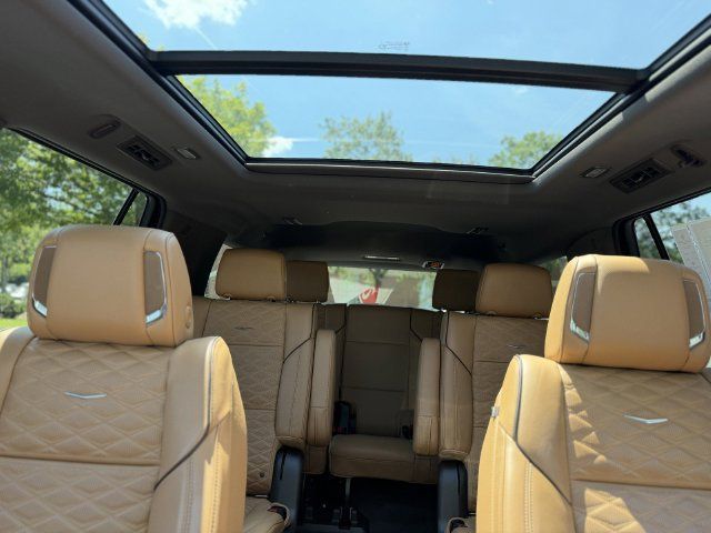 Used 2021 Cadillac Escalade Premium Luxury w/ Performance Package AWD/4WD image 26