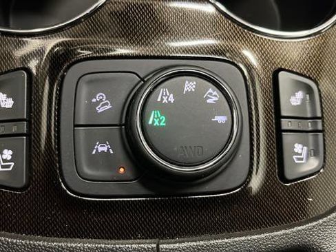 Used 2022 GMC Acadia AT4 w/ Technology Package AWD/4WD image 33