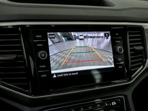 Certified 2022 Volkswagen Atlas Cross Sport SE image 18