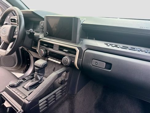 Used 2025 Toyota Tacoma SR AWD/4WD image 33