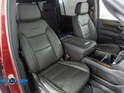 Used 2025 GMC Yukon XL Denali w/ Sun & Power Step Package AWD/4WD image 41