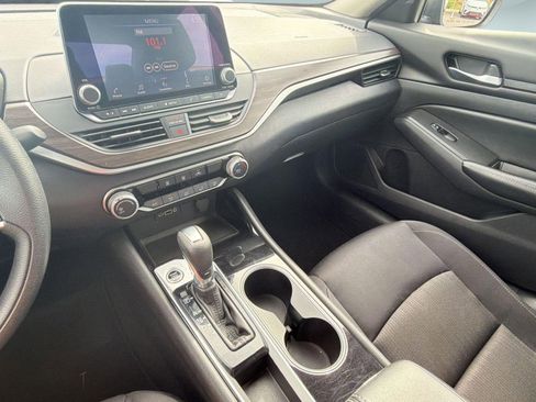 Used 2024 Nissan Altima 2.5 SV FWD image 23