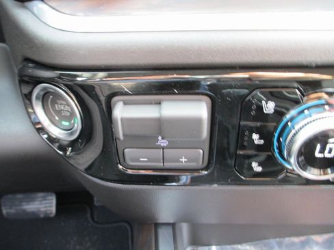 New 2026 GMC Sierra 1500 SLT w/ SLT Premium Package image 17