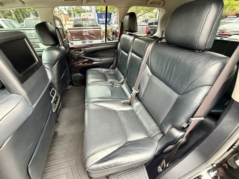 Used 2013 Lexus LX 570 4WD w/ Luxury Pkg image 9