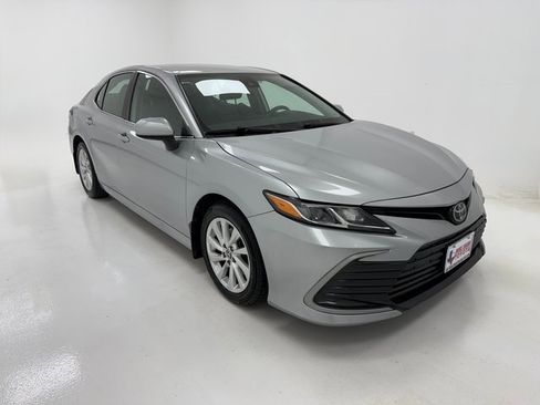 Used 2023 Toyota Camry LE image 2