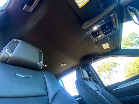 New 2026 Cadillac Escalade ESV 2WD w/ LPO, Floor Liner Package image 32