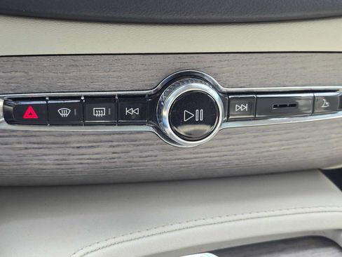 Certified 2023 Volvo XC90 T8 Ultimate AWD/4WD image 31