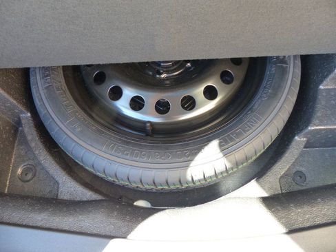 Used 2021 Buick Envision Essence FWD image 24