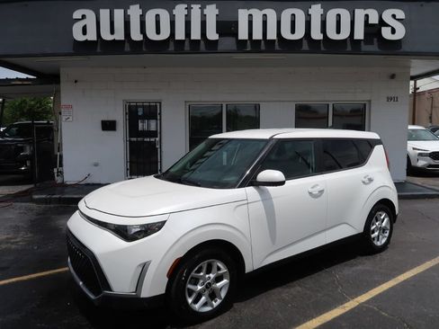 Used 2023 Kia Soul LX w/ Option Group 015 FWD image 1