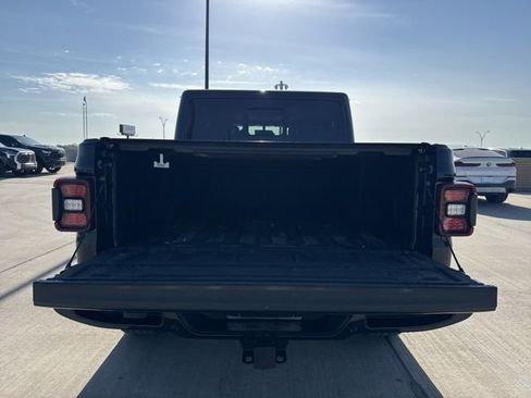 Used 2021 Jeep Gladiator Overland AWD/4WD image 9