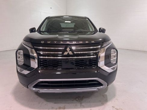 New 2025 Mitsubishi Outlander SE image 8