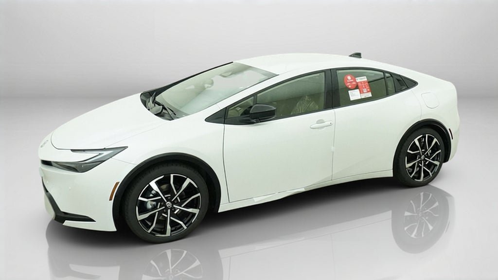 New 2027 Toyota Prius Plug-In Hybrid FWD image 2