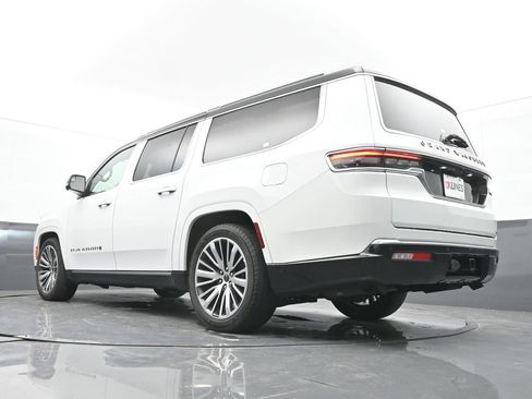 Used 2024 Jeep Grand Wagoneer L Series III AWD/4WD image 39