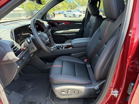 New 2026 Chevrolet Traverse RS w/ LPO, Floor Liner Package FWD image 9