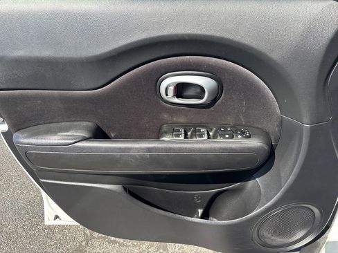 Used 2017 Kia Soul FWD image 38