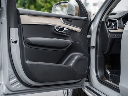 New 2026 Volvo XC90 B6 Plus w/ Protection Package Premier image 35