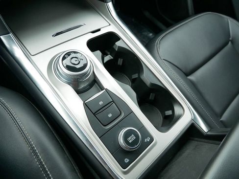 Certified 2022 Ford Explorer XLT w/ Equipment Group 202A image 27