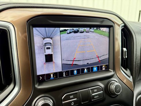 Used 2021 Chevrolet Silverado 1500 High Country w/ Technology Package AWD/4WD image 30