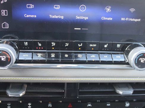 Used 2022 Chevrolet Colorado ZR2 image 18