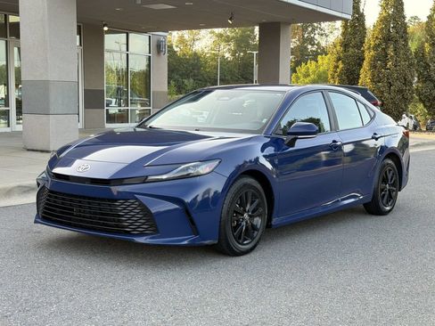 Used 2025 Toyota Camry LE FWD image 7